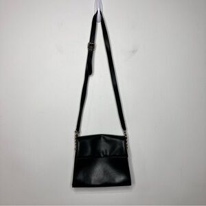 Vintage Furla black crossbody‎ purse snap closure